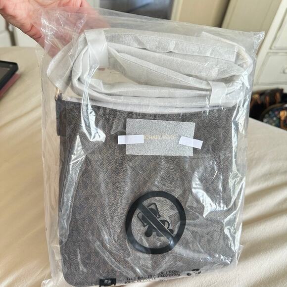 MICHAEL KORS Jet Set Travel Small Signature Logo Messenger Bag In Brown NWT - Picture 2 of 9